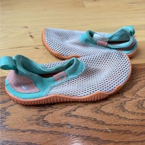 Nike Kids Water Shoes in Mint and Coral